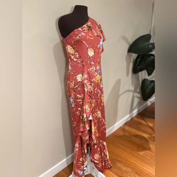 Express floral satin one-shoulder maxi dress - Picture 3 of 7